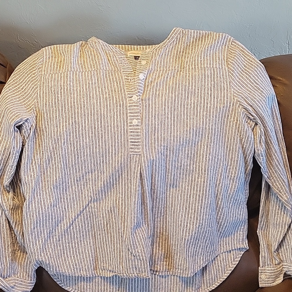 Blue/white pinstripes top